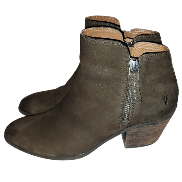 Frye Judy Dark Brown Nubuck Leather Zip Western Ankle Booties Womens Size 5.5 - Picture 1 of 9
